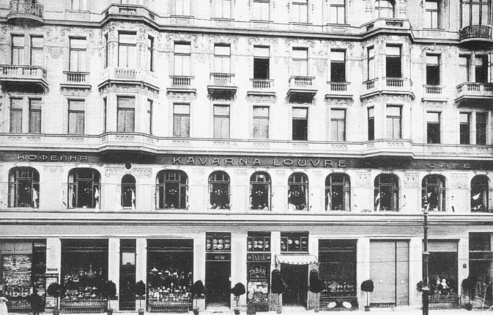 Café Louvre in past