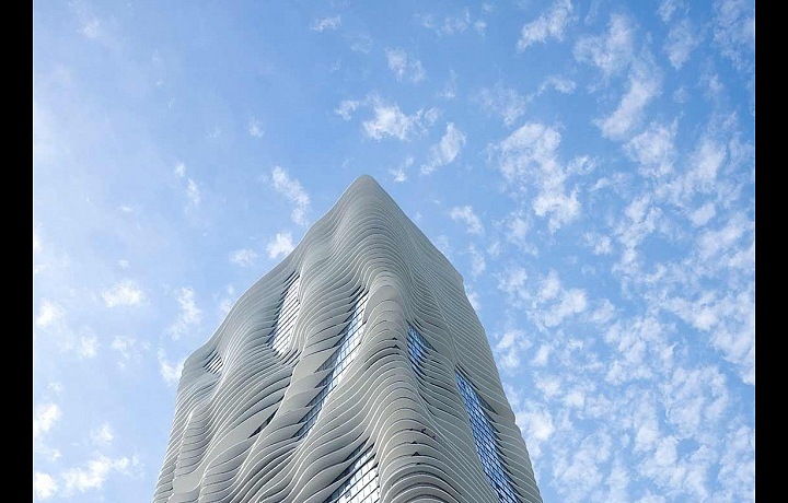 Majestic and gorgeous: skyscraper Aqua