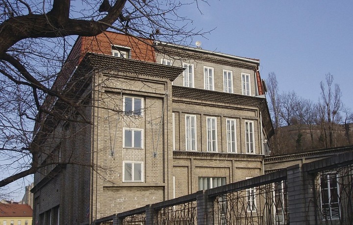 Sequensova villa, Vnislavova 4/48