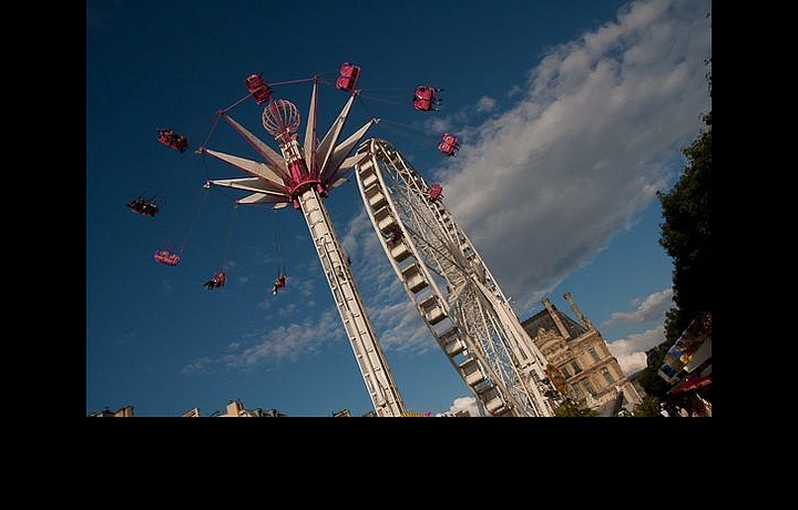 Kolotoče v lunaparku Foraine des Tuileries.