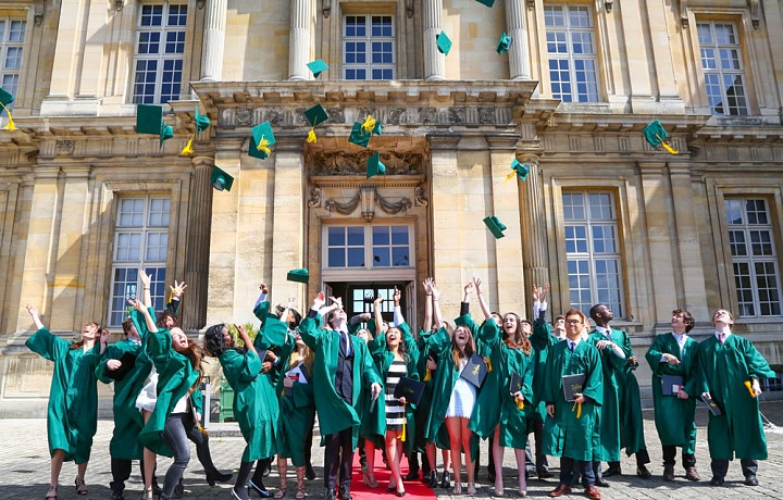 Absolventi Emitage školy 