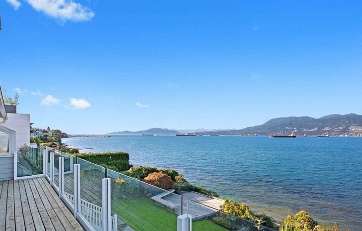 Jedna z teras v domě, Angell Hasman & Associates Realty