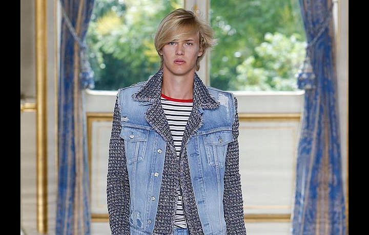 V kolekci se hojně objevuje džínovina