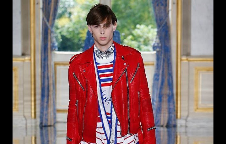 V kolekci se hojně objevuje džínovina