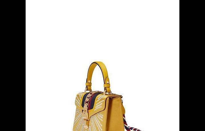 Kabelka udělá na Vánoce radost.