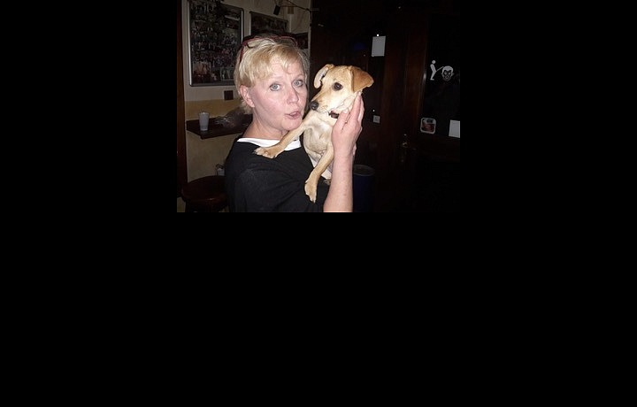 Luciese svým čtyřnohým miláčkem. 