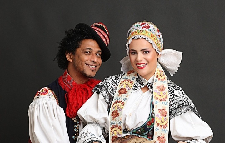 Ornella Koktová, Alex Damazio