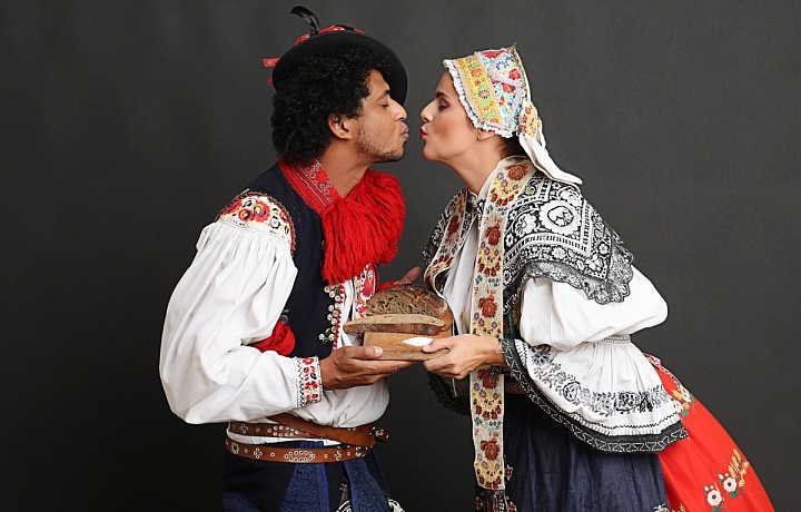 Ornella Koktová, Alex Damazio