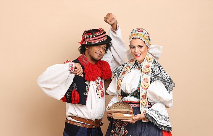 Ornella Koktová, Alex Damazio