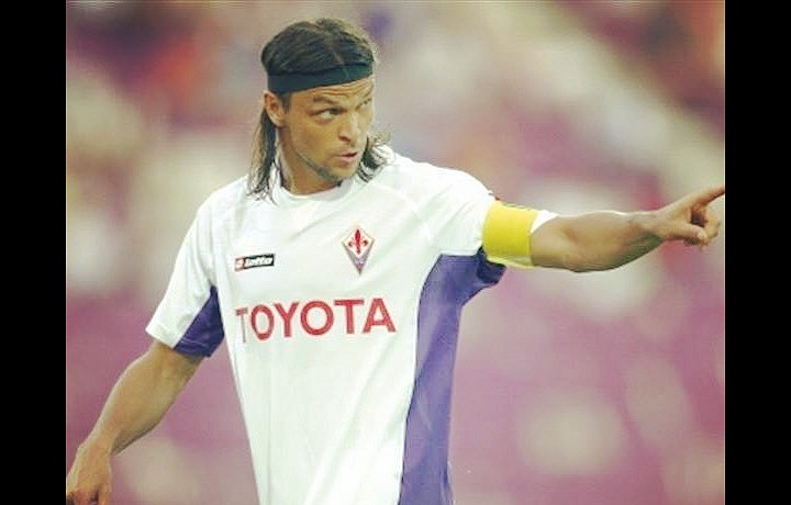 Tomáš Ujfaluši je slavný ale bývalý fotbalista. 