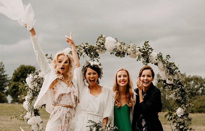 Na svatbě Moniky Leové se modelka přiotrávila jídlem. 