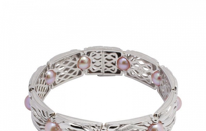 Gold bracelet with pearls and diamonds