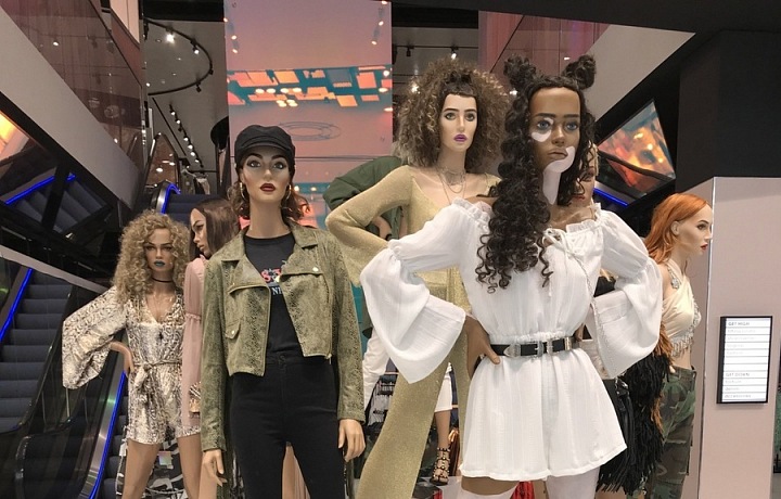 Unique figurines in Missguided shop