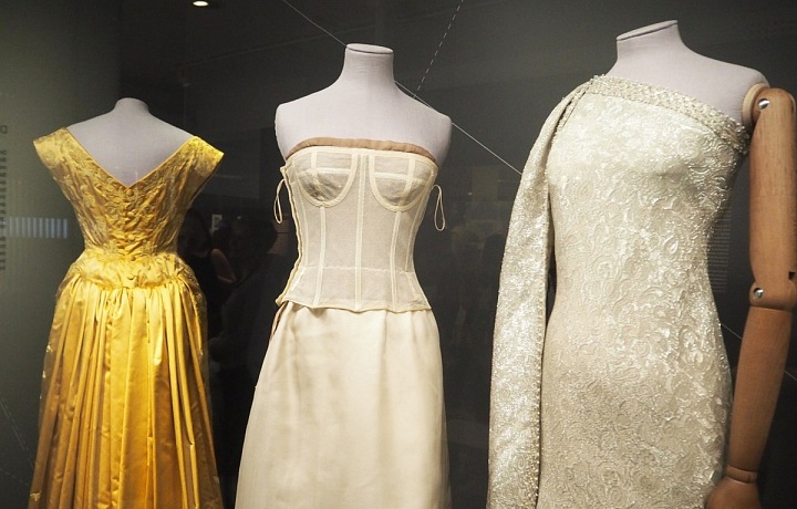 Balenciaga - Shapeing Fashion, Victoria and Albert Museum, London