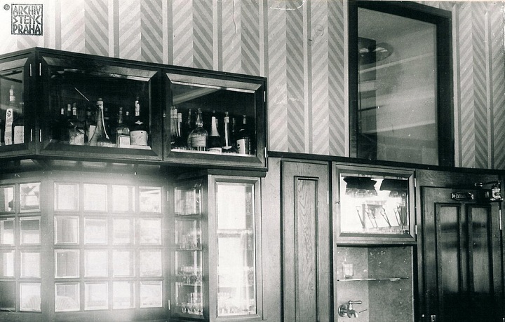 Café in the beginning of the 20th century