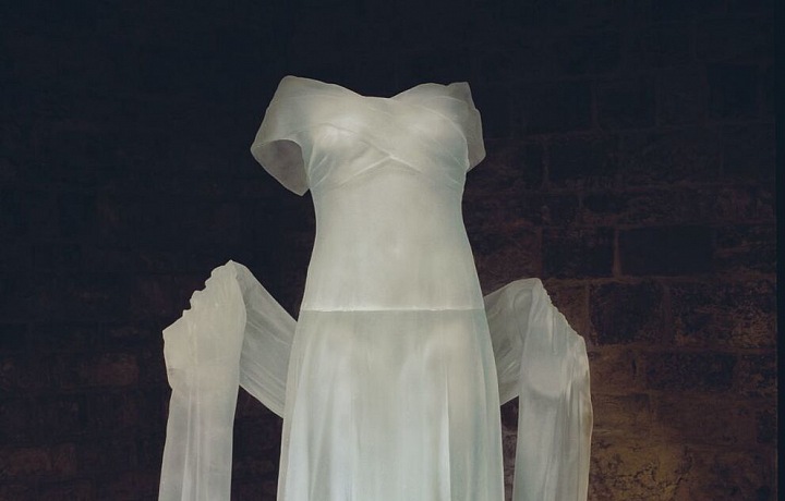 Karen LaMonte exhibition: "Oděná světlem" 