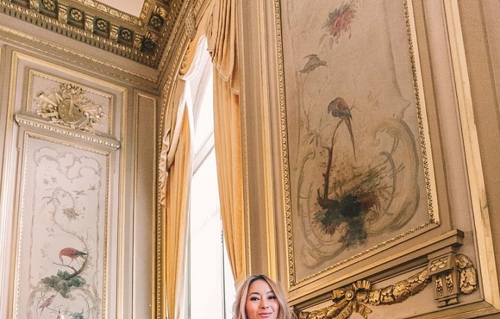 Anchyi in dress Poner with crystal net