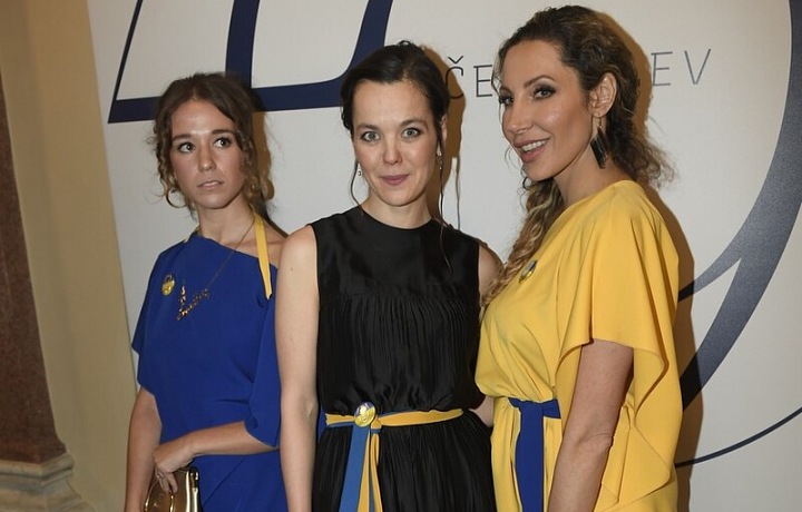 Olga Lounová, Aneta Kernová and Liana Janečková at the Czech Lion in 2022