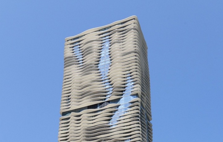 Skyscraper Aqua in its beaty