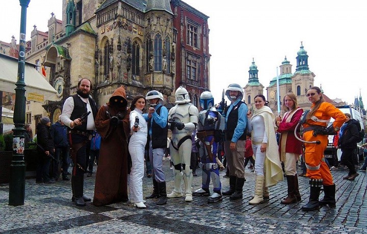 Andrea je členkou legie cosplayerů, kteří nosí kostýmy Star Wars