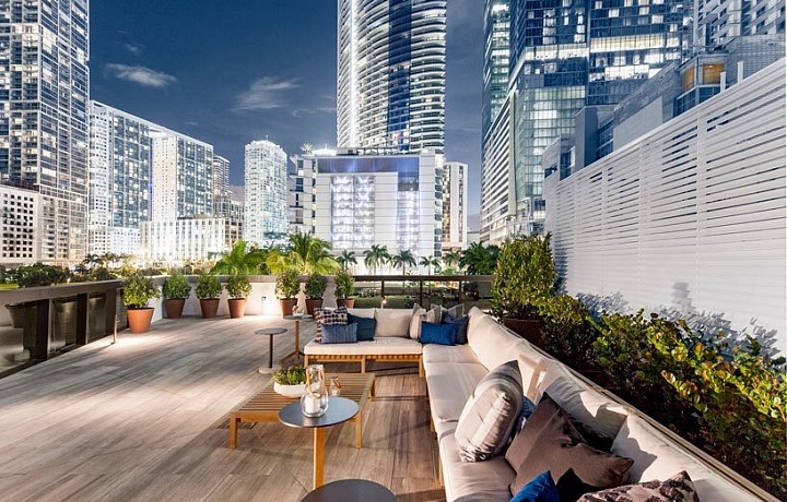 Aston Martin Rezidence