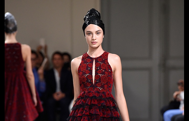 Sensual robe underlins female beauty!