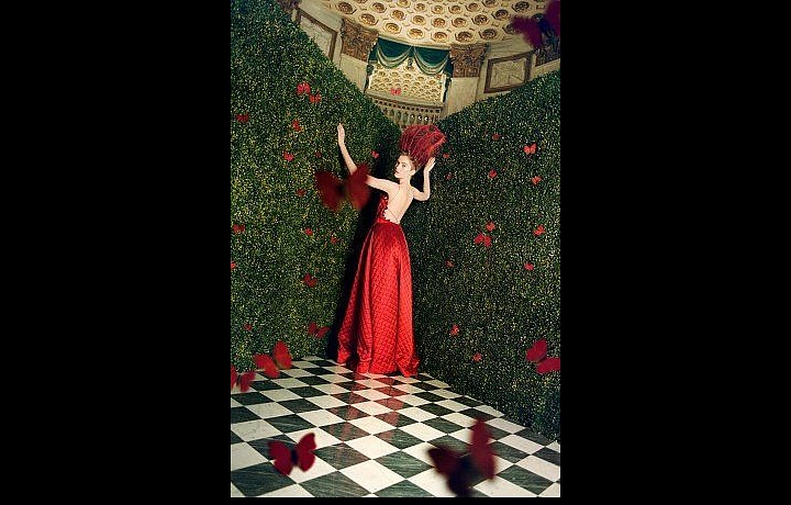 Dokonala červená róba z dílně Christian Dior. 