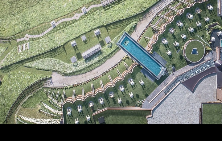 Alpin Panorama Hotel Hubertus and his unique pool