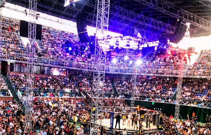 Nová role - mezi sportovci. 