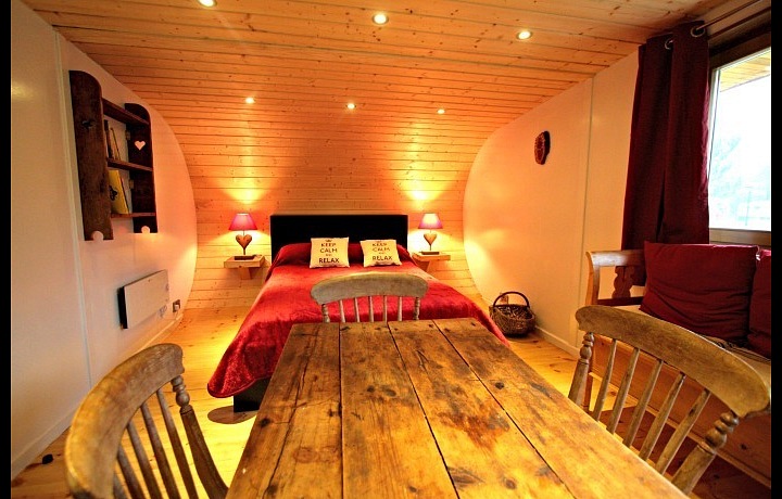 Curvy Cabin - interior