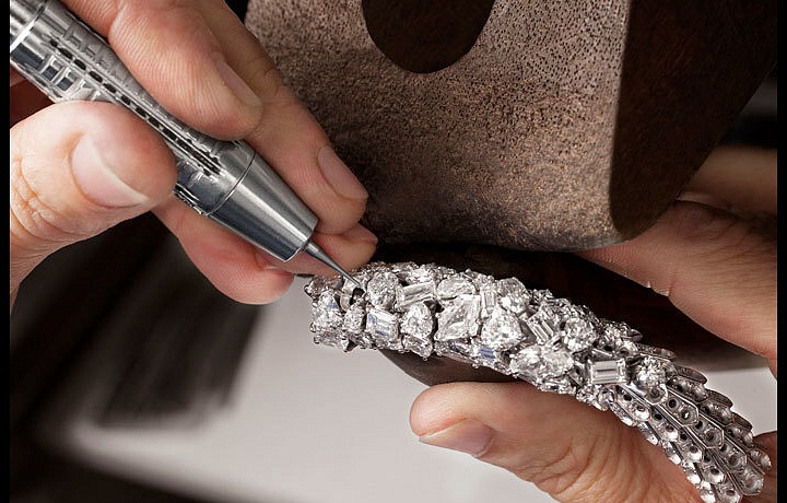 Precision processing of each jewel