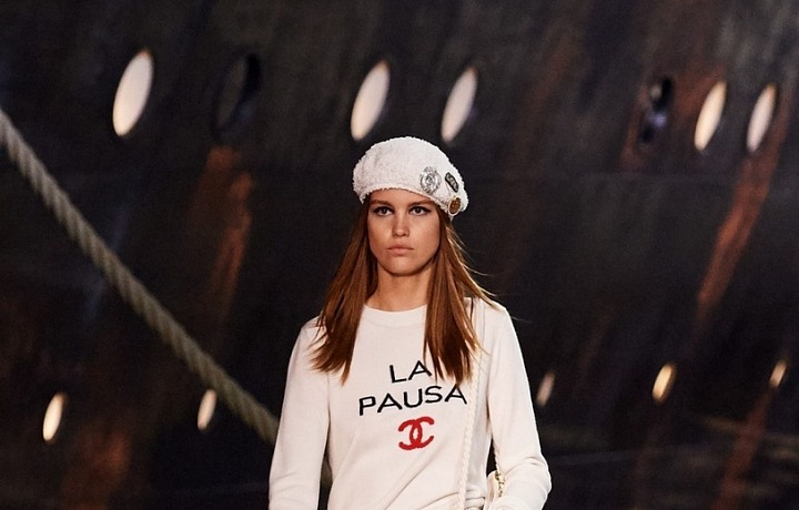 Fashion inspired by navy style