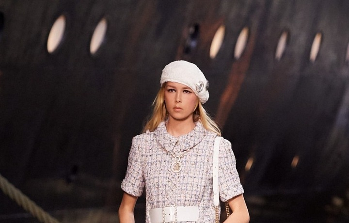 Fashion inspired by navy style