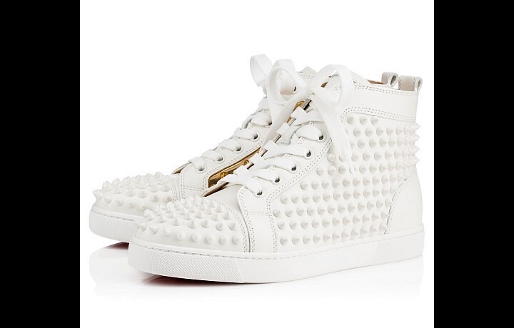 White sneakers are so trendy!