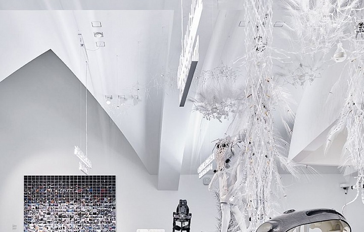 Exhibition Hello, Robot