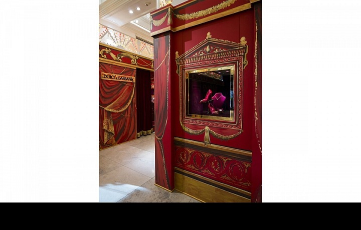 A luxury boutique on the ground floor 