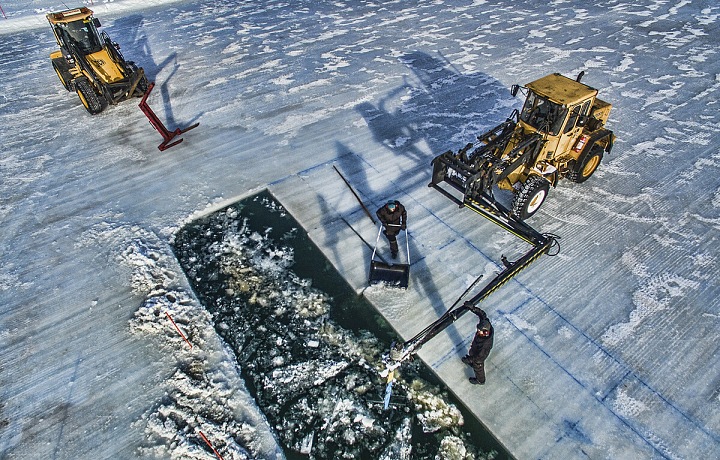 The river Trone - Ice harvest