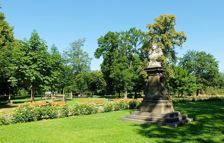 krásný park u Invalidovny