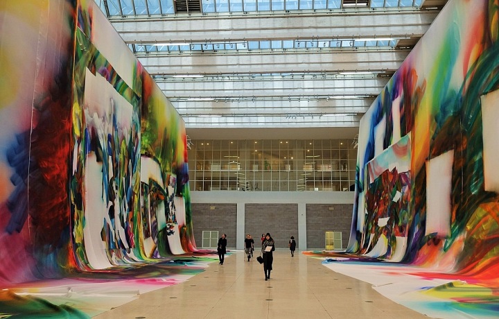 Katharina Grosse, Miraculous Painting