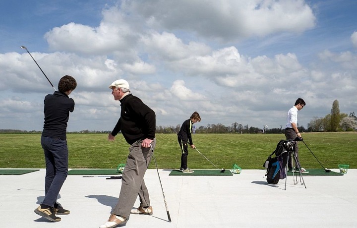 Golf patří k oblíbeným sportovým aktivitám studentů