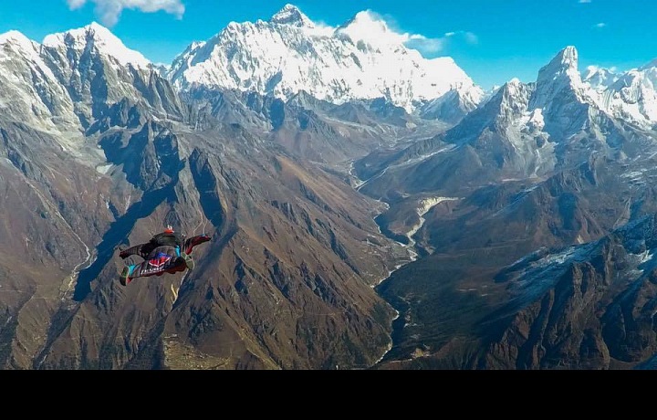 Skydiving z vrcholu Mount Everestu