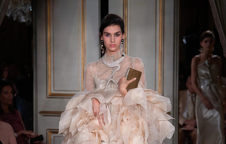 Luxurious accessories make a glamorous look