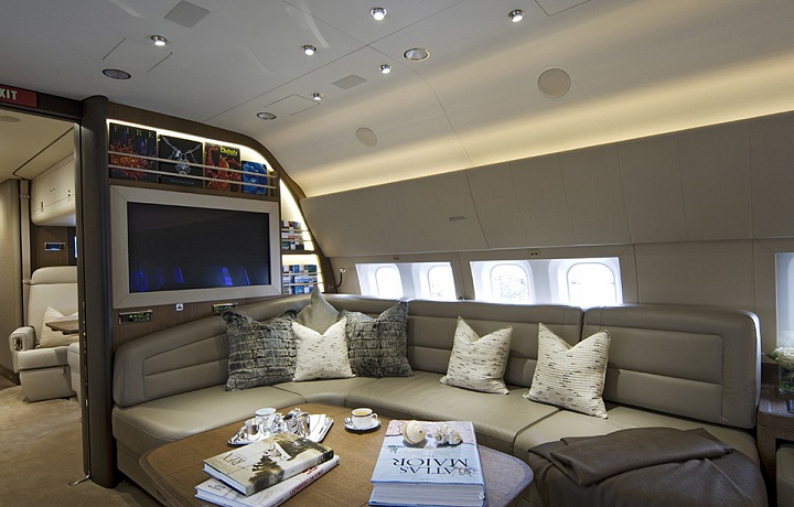 Luxurious guest screen