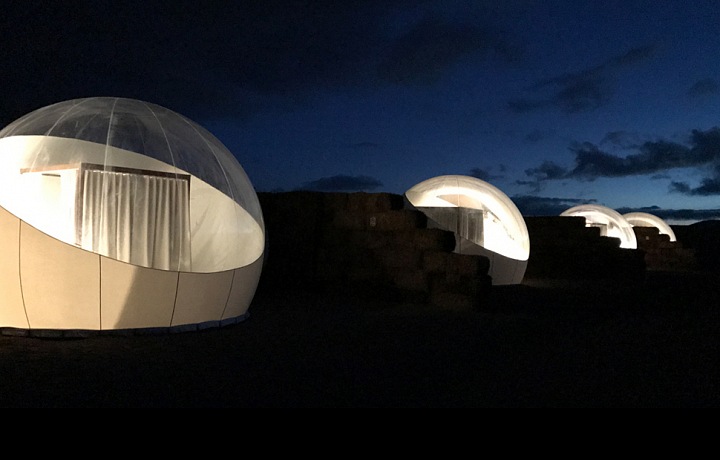 Campera Hotel at night