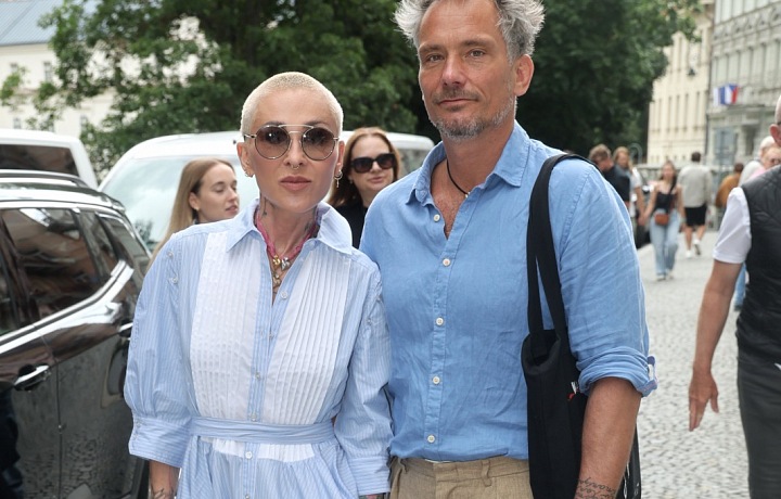 Kateřina Kaira Hrachovcová with partner