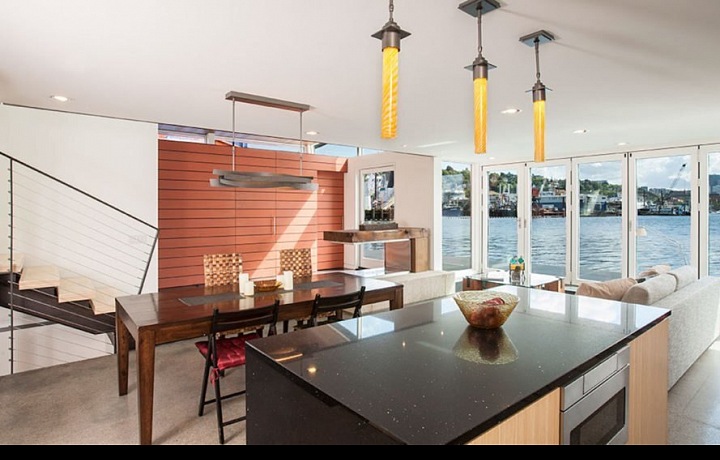 Houseboat of Michelle Lanker and Bill Bloxom