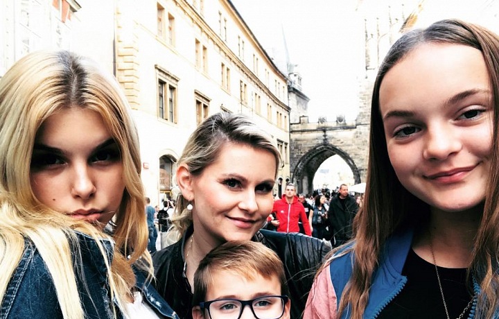 Taťána Malá se svými třemi dětmi