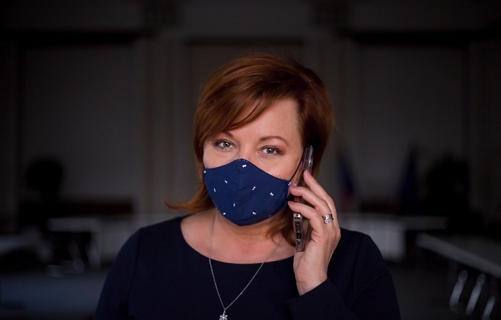 Alena Schillerová ještě jako bruneta.