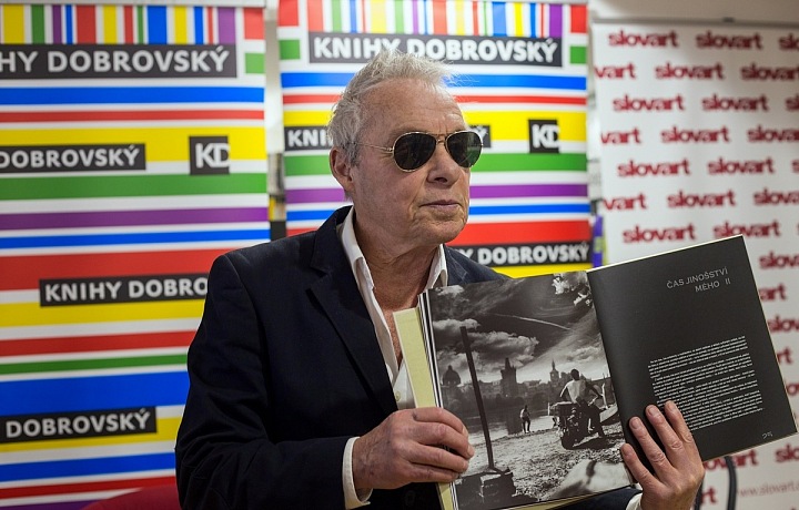Jan Saudek with his new book
