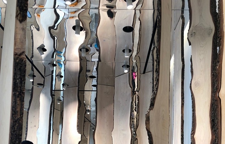 Unique boutique Valextra